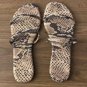 Tkees - NEW - Gemma style in sandsnake color - size 36